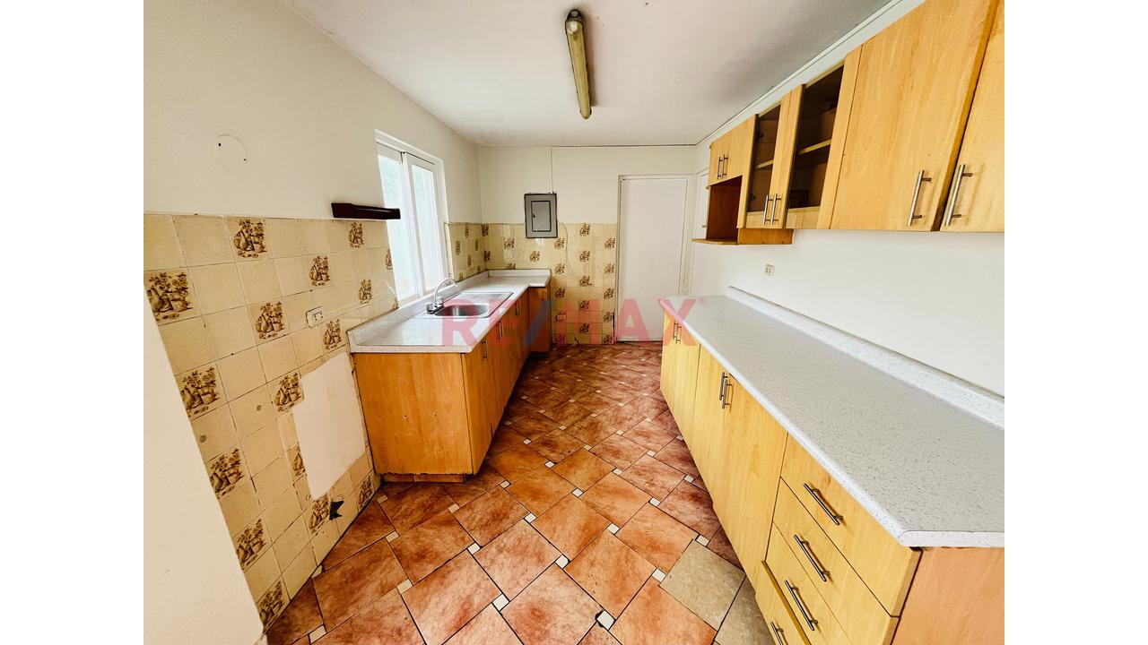 ¡Gran Oportunidad En Surco! Venta De Casa A Precio De Terreno De 450 M² Con Terraza Y Cochera Doble — foto 10