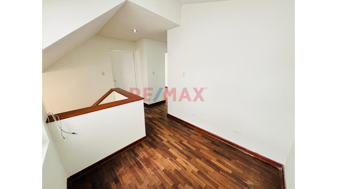 ¡Gran Oportunidad En Surco! Venta De Casa A Precio De Terreno De 450 M² Con Terraza Y Cochera Doble — foto 5