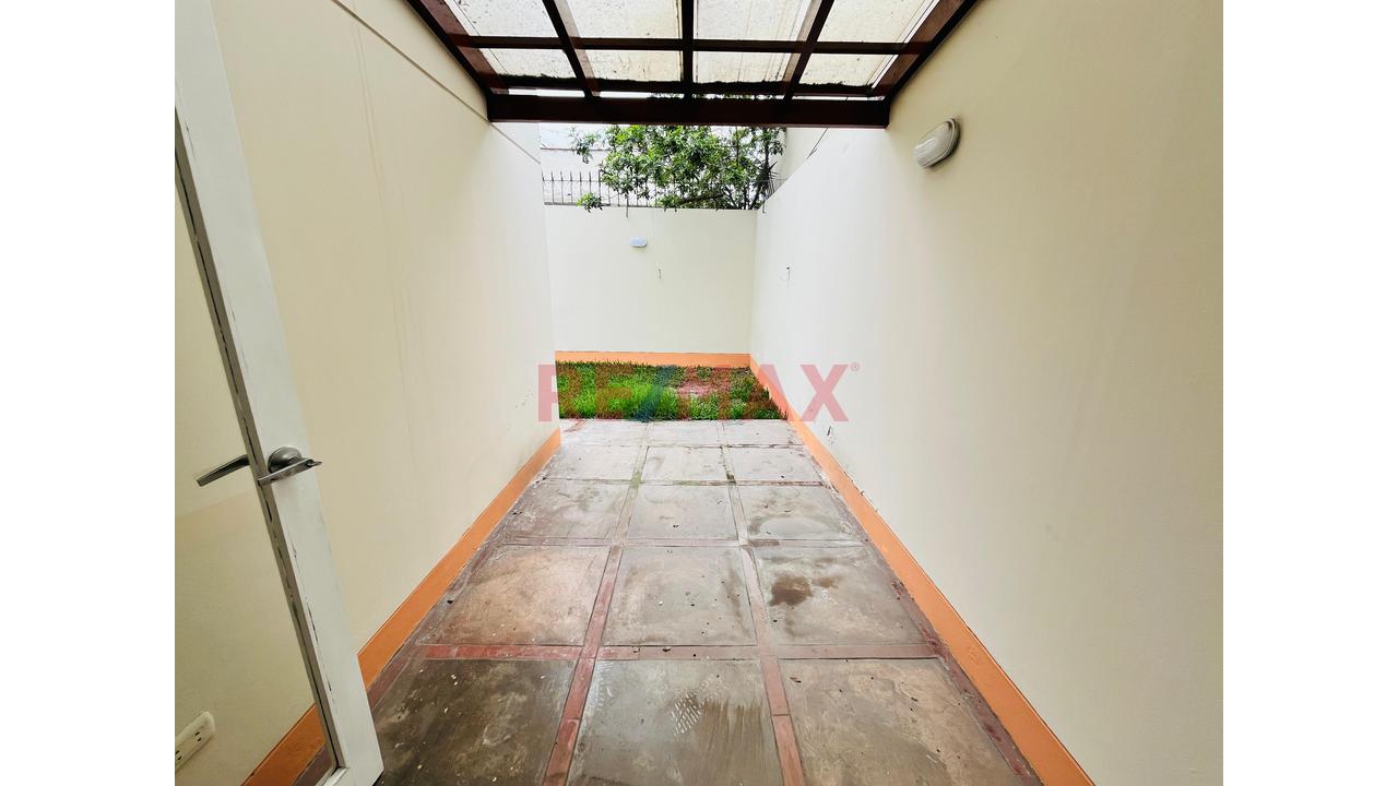 ¡Gran Oportunidad En Surco! Venta De 2 Casas A Precio De Terreno, En Un Area De 450 M² Con Terraza Y Cochera Doble - 20