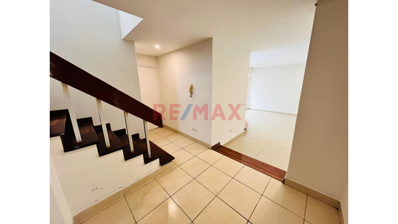 ¡Gran Oportunidad En Surco! Venta De Casa A Precio De Terreno De 450 M² Con Terraza Y Cochera Doble — foto 6