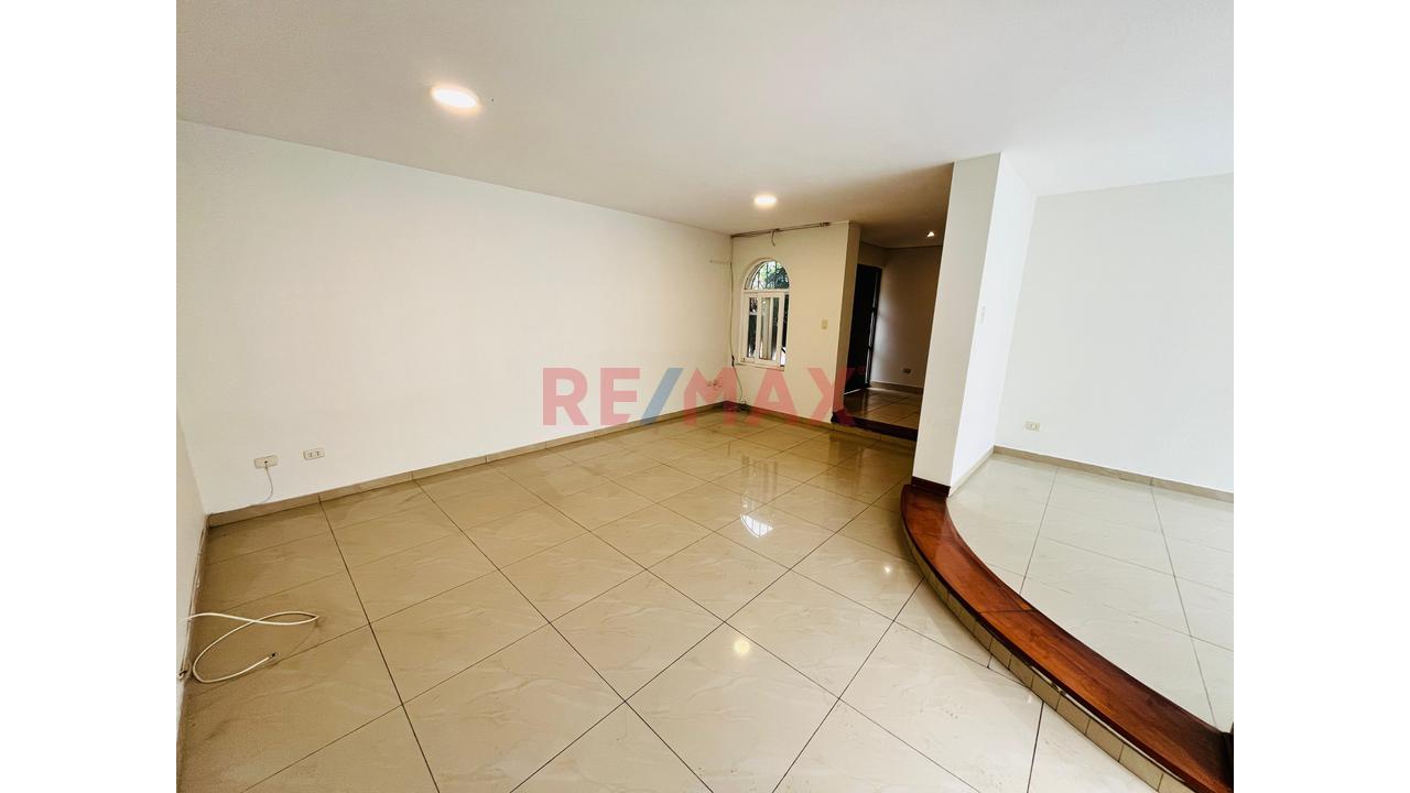 ¡Gran Oportunidad En Surco! Venta De Casa A Precio De Terreno De 450 M² Con Terraza Y Cochera Doble — foto 7