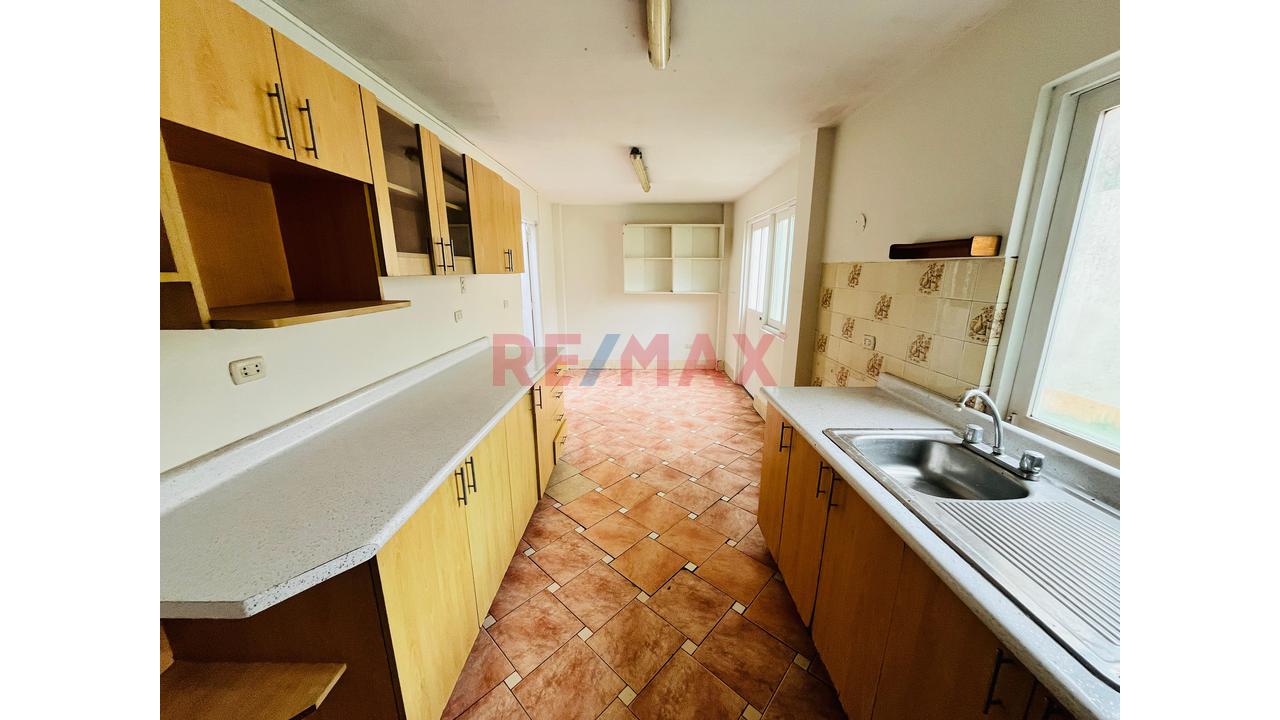 ¡Gran Oportunidad En Surco! Venta De Casa A Precio De Terreno De 450 M² Con Terraza Y Cochera Doble — foto 11