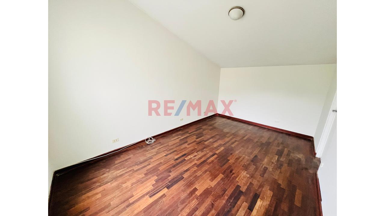 ¡Gran Oportunidad En Surco! Venta De Casa A Precio De Terreno De 450 M² Con Terraza Y Cochera Doble — foto 14