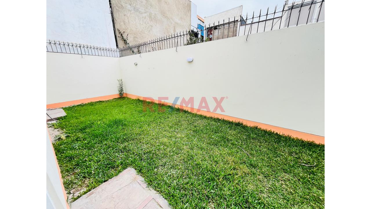 ¡Gran Oportunidad En Surco! Venta De 2 Casas A Precio De Terreno, En Un Area De 450 M² Con Terraza Y Cochera Doble - 17