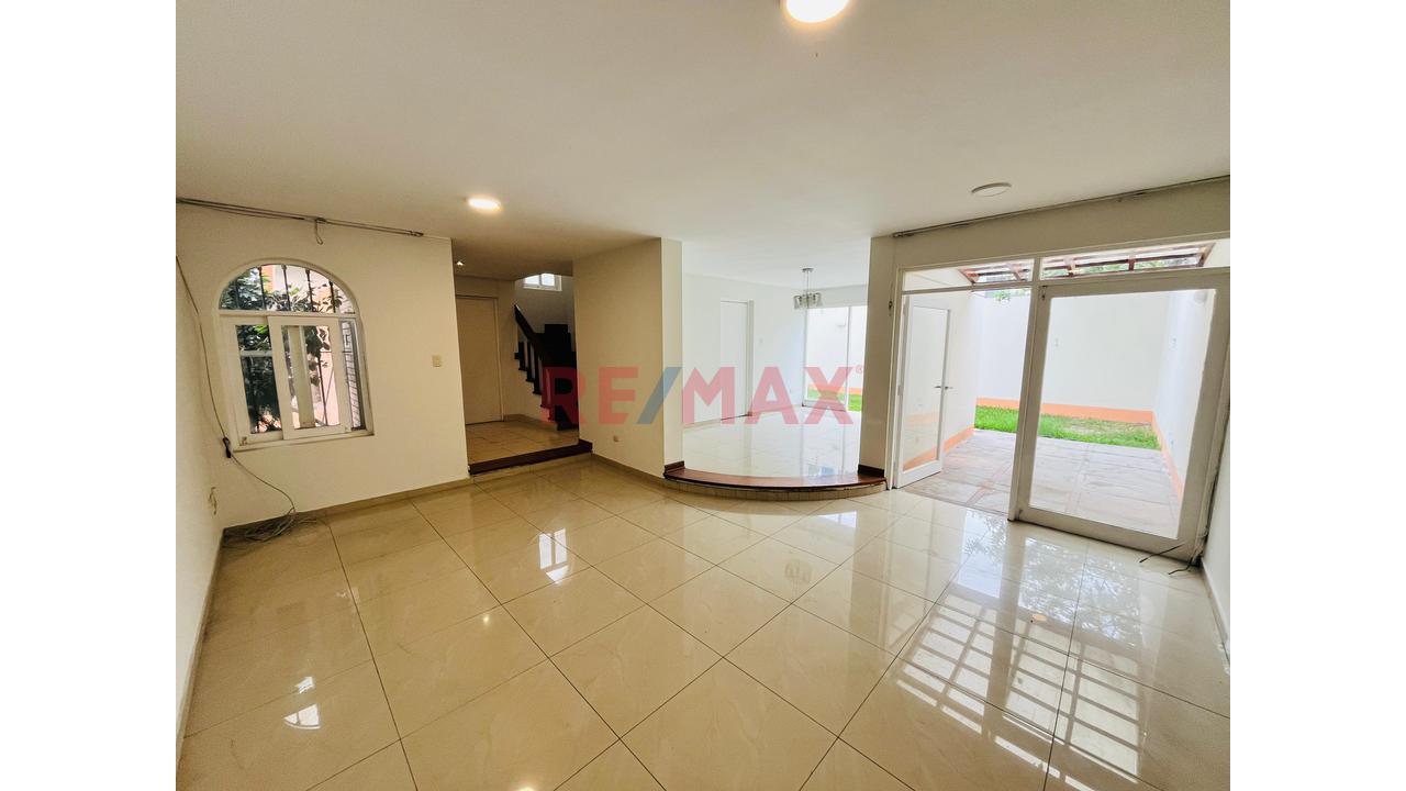 ¡Gran Oportunidad En Surco! Venta De Casa A Precio De Terreno De 450 M² Con Terraza Y Cochera Doble