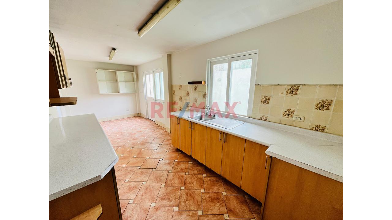 ¡Gran Oportunidad En Surco! Venta De Casa A Precio De Terreno De 450 M² Con Terraza Y Cochera Doble — foto 12