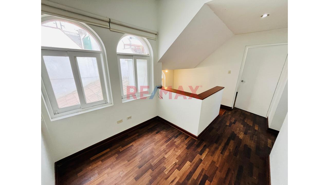 ¡Gran Oportunidad En Surco! Venta De Casa A Precio De Terreno De 450 M² Con Terraza Y Cochera Doble — foto 13