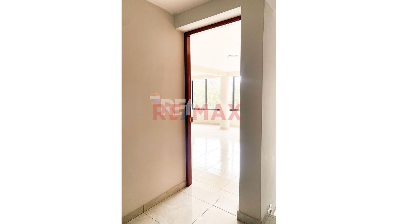 Moderno Y Amplio Departamento  De  Estreno En San Juan De Lurigancho — foto 4