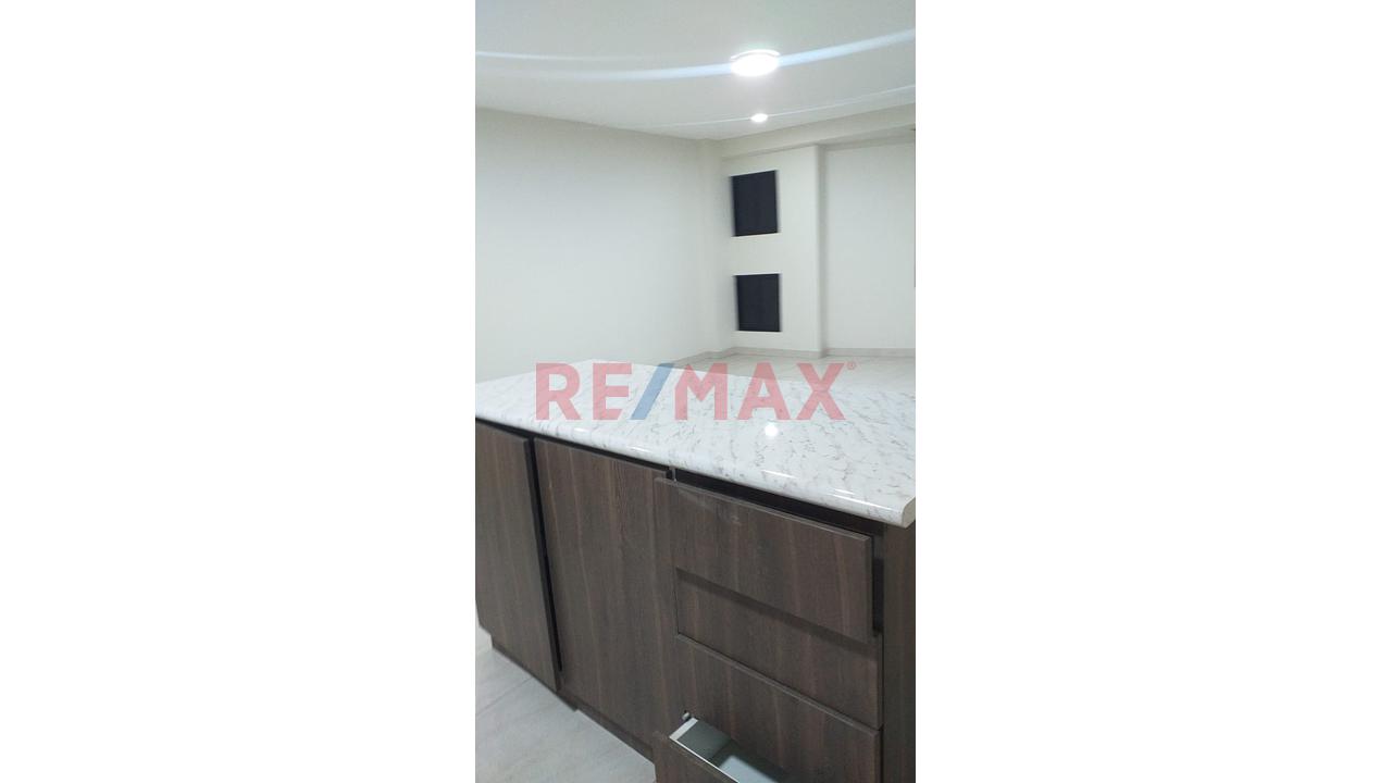 Modernos Y Amplios Departamentos  De  Estreno En San Juan De Lurigancho — foto 2