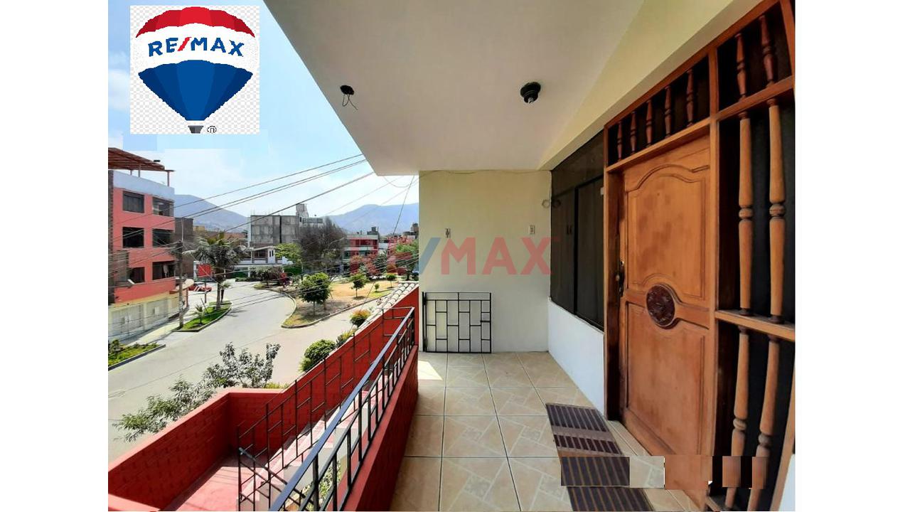 Se Vende Amplio Departamento En Urb. Las Flores Cerca A Estacon Los Jardines S.J.L. — foto 4