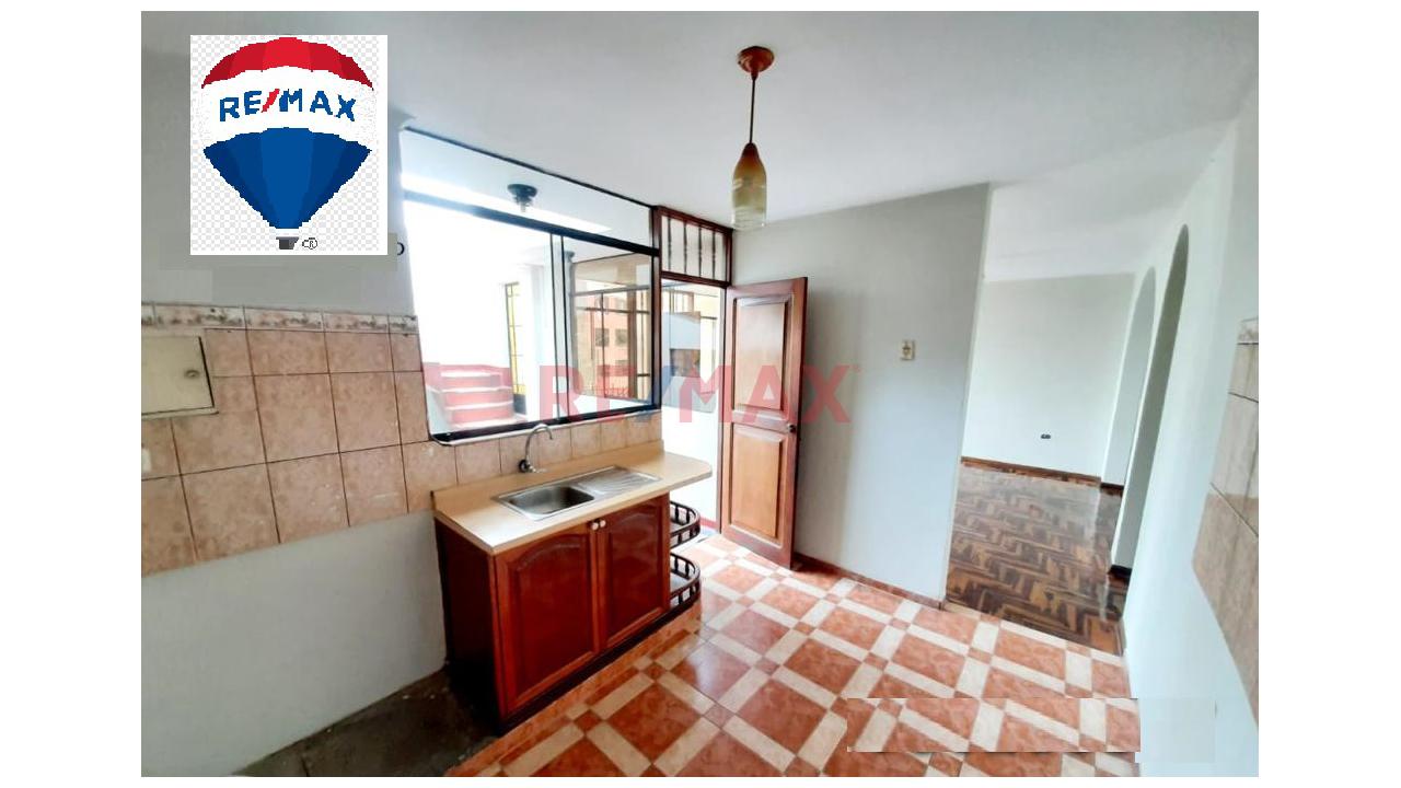 Se Vende Amplio Departamento En Urb. Las Flores Cerca A Estacon Los Jardines S.J.L. — foto 7