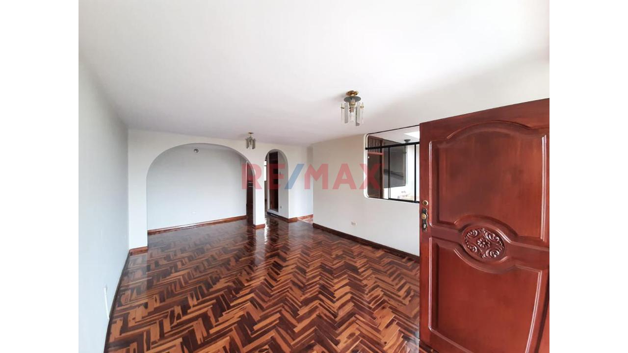 Se Vende Amplio Departamento En Urb. Las Flores Cerca A Estacon Los Jardines S.J.L. — foto 3