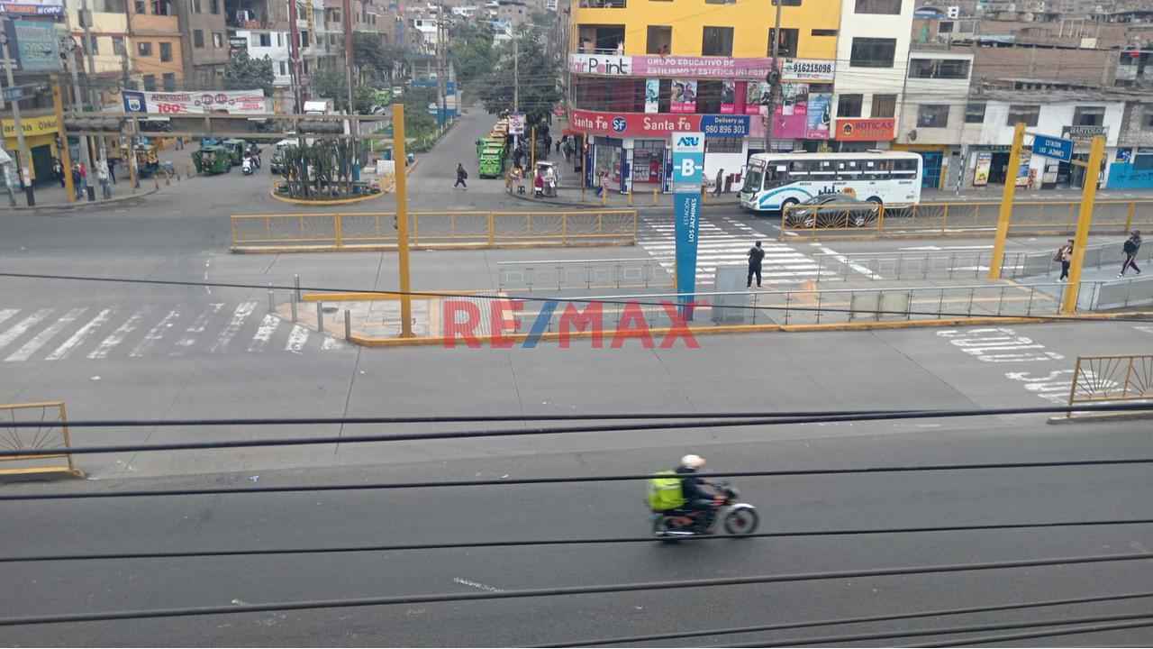 Venta De Local 3 Pisos En Plena Avenida Comercial Tupac Amaru