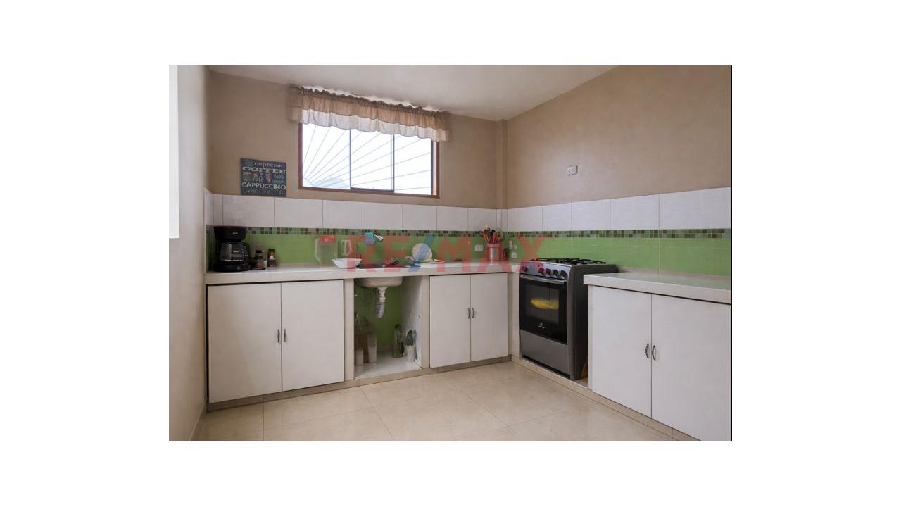 "Terreno Urbano De 446 M² Con Casa Existente Y 3 Frentes" — foto 4