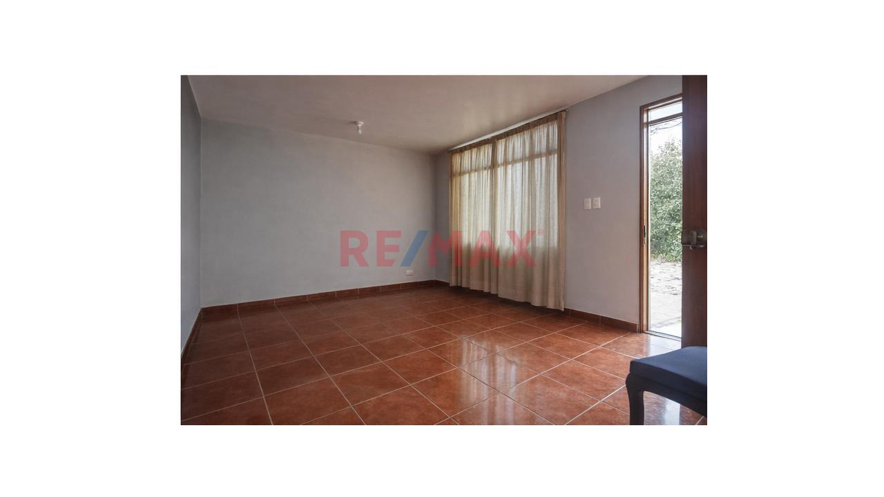 "Terreno Urbano De 446 M² Con Casa Existente Y 3 Frentes" — foto 3