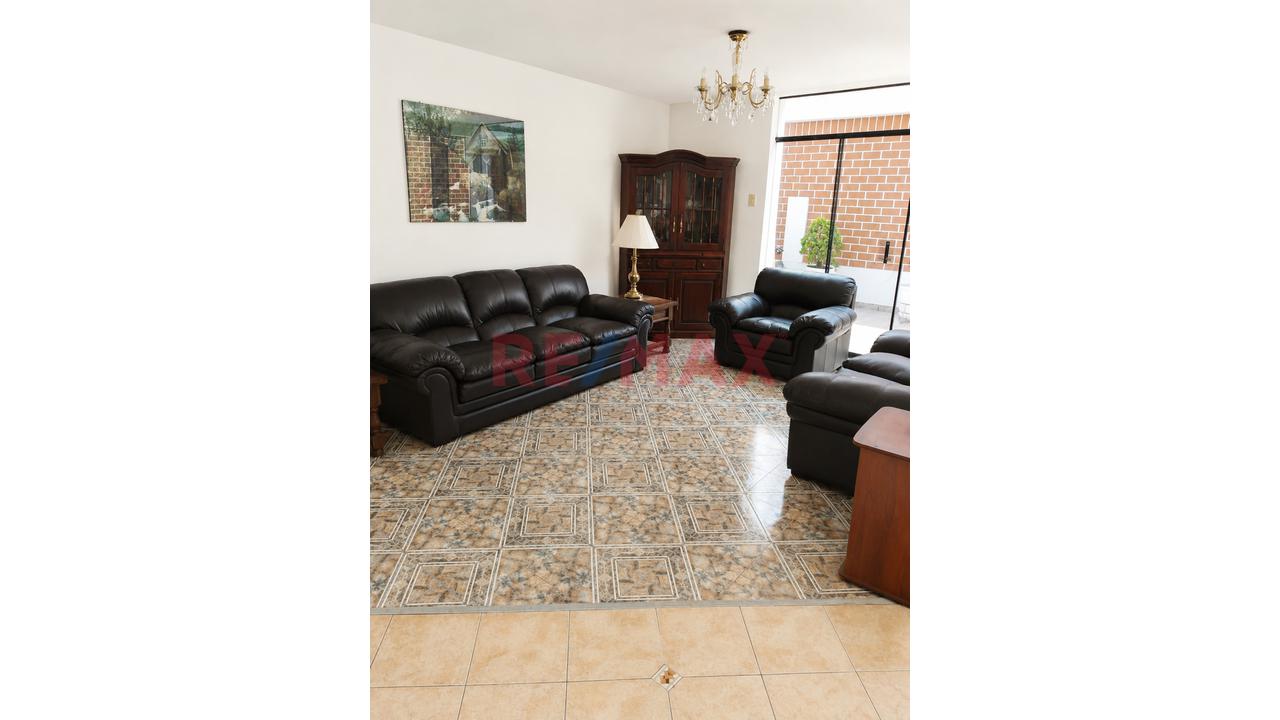 Vendo Casa Frente A Parque En Los Cedros De Villa Chorrillos - 2