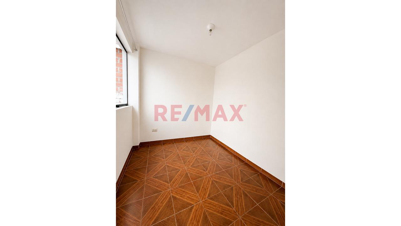 Vendo Casa Frente A Parque En Los Cedros De Villa Chorrillos - 4
