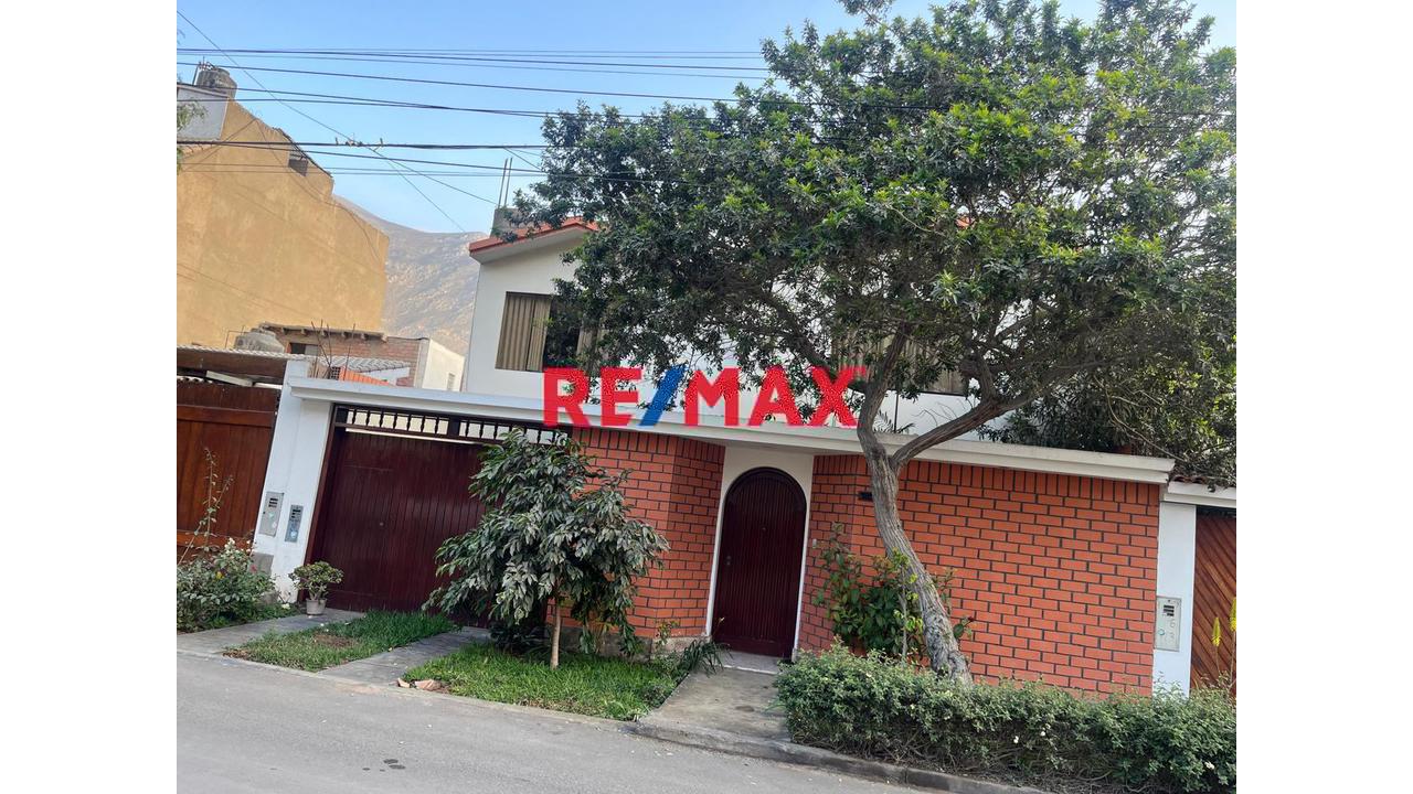 Casa de 5 dormitorios en Santiago de Surco, 240 m²