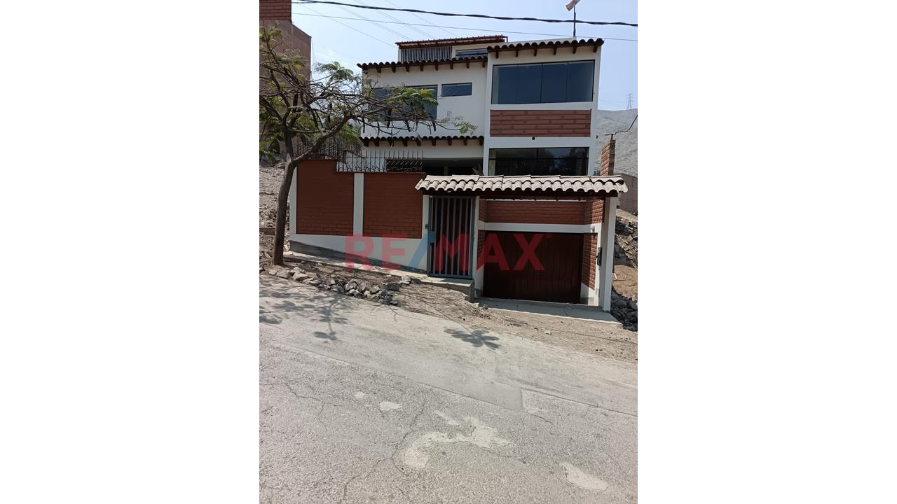 Hermosa Casa En Venta, En Chosica - 1