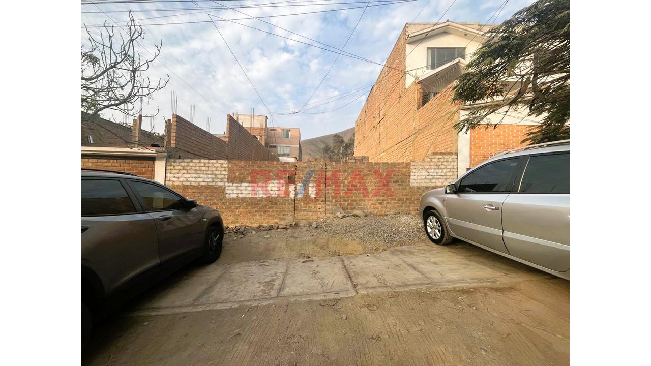 Se Vende Terreno  De 185 M2 Excelente Oportunidad En La Molina -  Urb. Portada Del Sol — foto 2