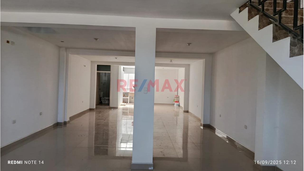 Casa - Local Comercial - Moderna En Venta – Urb. Posada Del Sol | 3 Pisos - 4