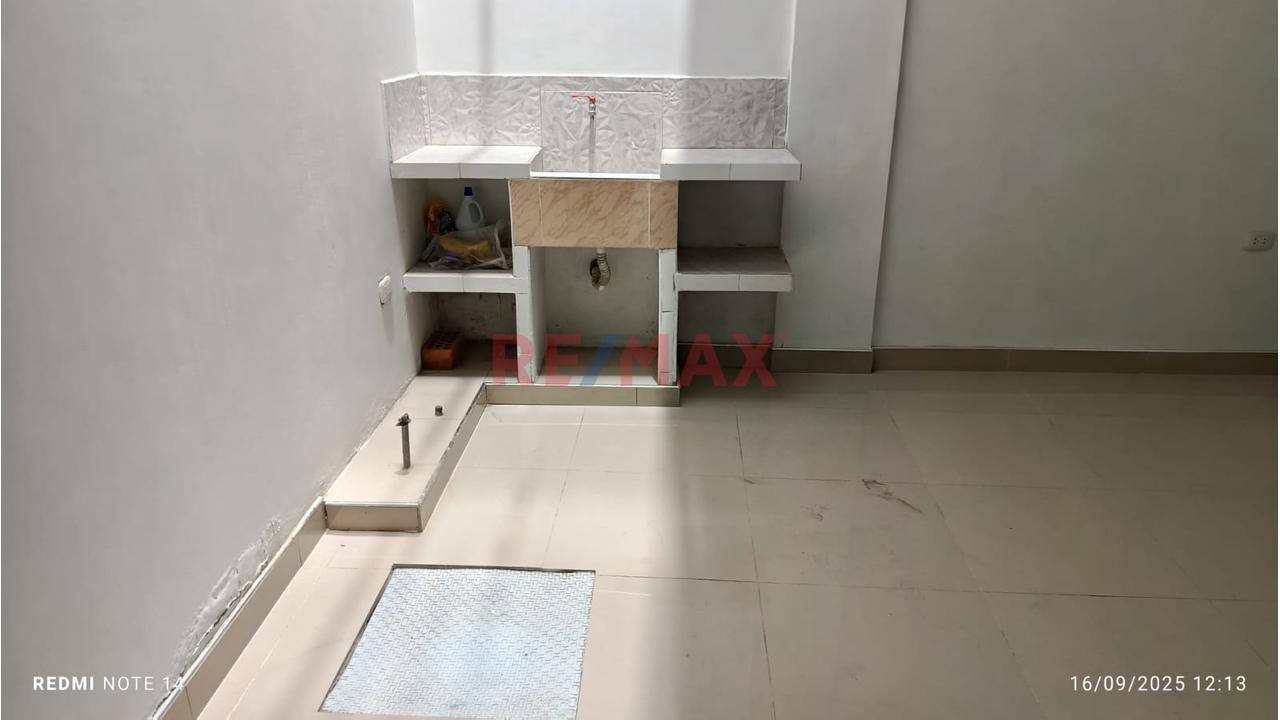 Casa - Local Comercial - Moderna En Venta – Urb. Posada Del Sol | 3 Pisos - 6
