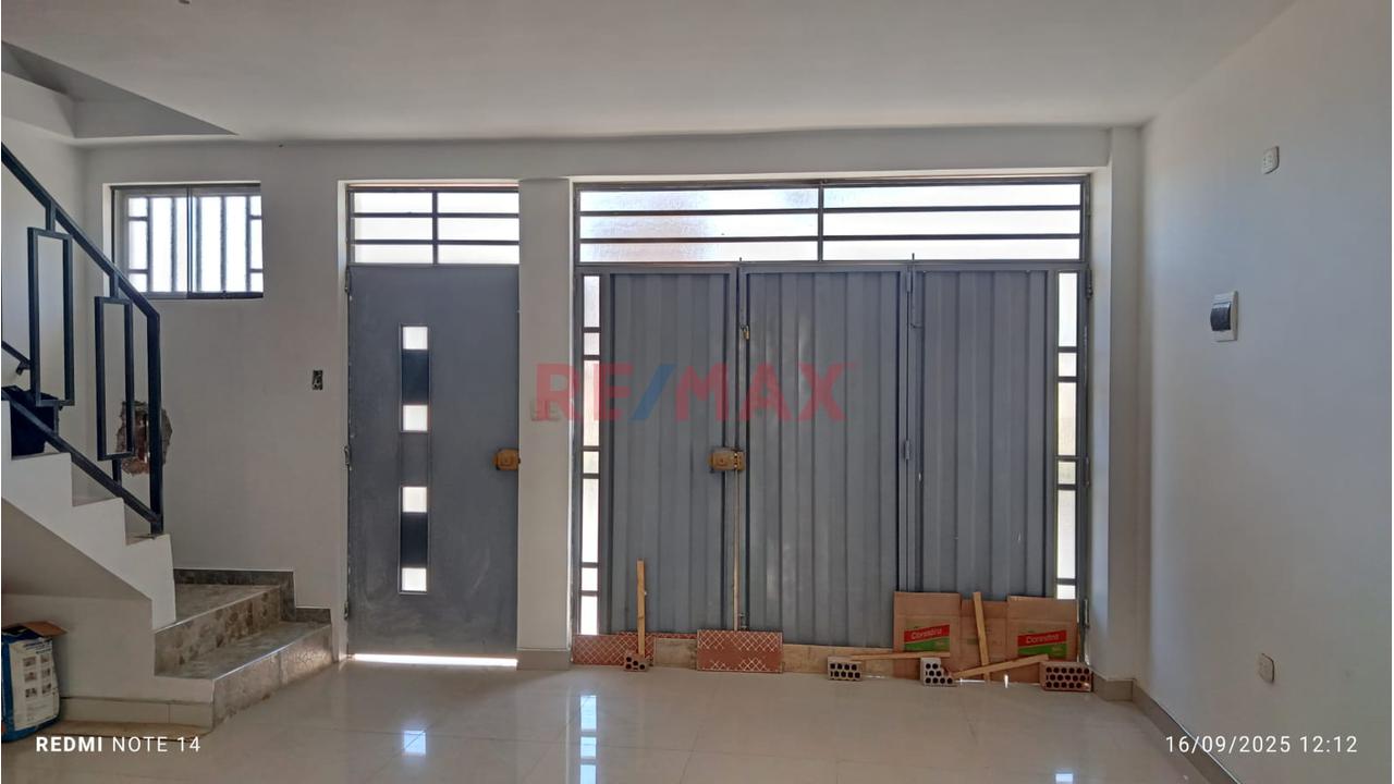 Casa - Local Comercial - Moderna En Venta – Urb. Posada Del Sol | 3 Pisos - 3