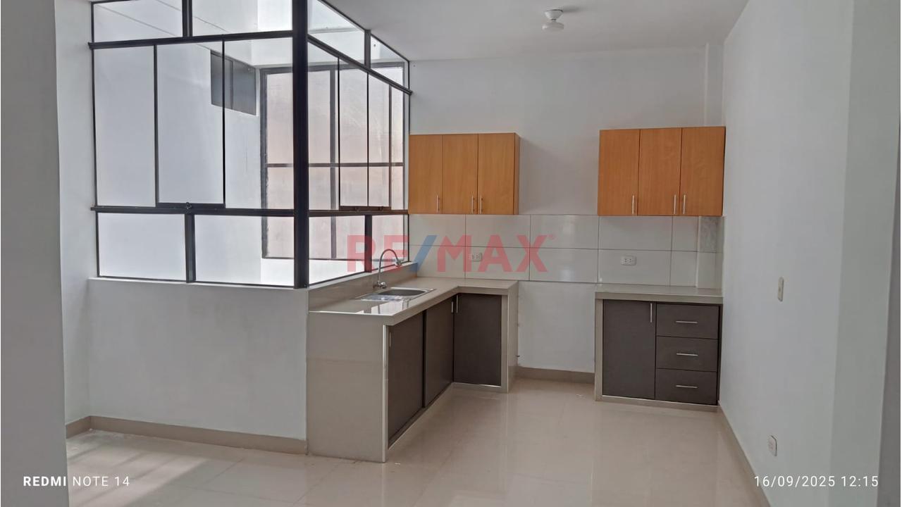 Casa - Local Comercial - Moderna En Venta – Urb. Posada Del Sol | 3 Pisos - 10