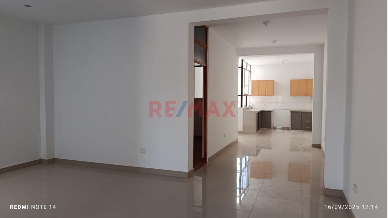Casa - Local Comercial - Moderna En Venta – Urb. Posada Del Sol | 3 Pisos - 7