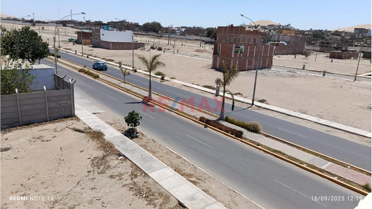 Casa - Local Comercial - Moderna En Venta – Urb. Posada Del Sol | 3 Pisos - 18