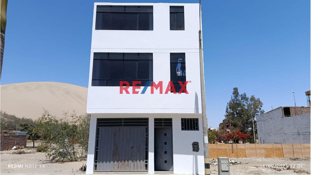 Casa - Local Comercial - Moderna En Venta – Urb. Posada Del Sol | 3 Pisos - 1