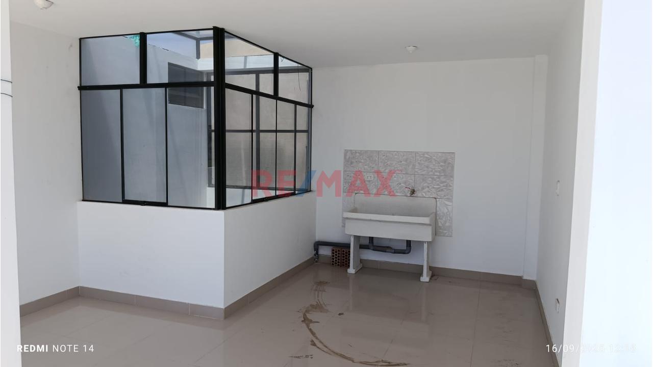 Casa - Local Comercial - Moderna En Venta – Urb. Posada Del Sol | 3 Pisos - 16