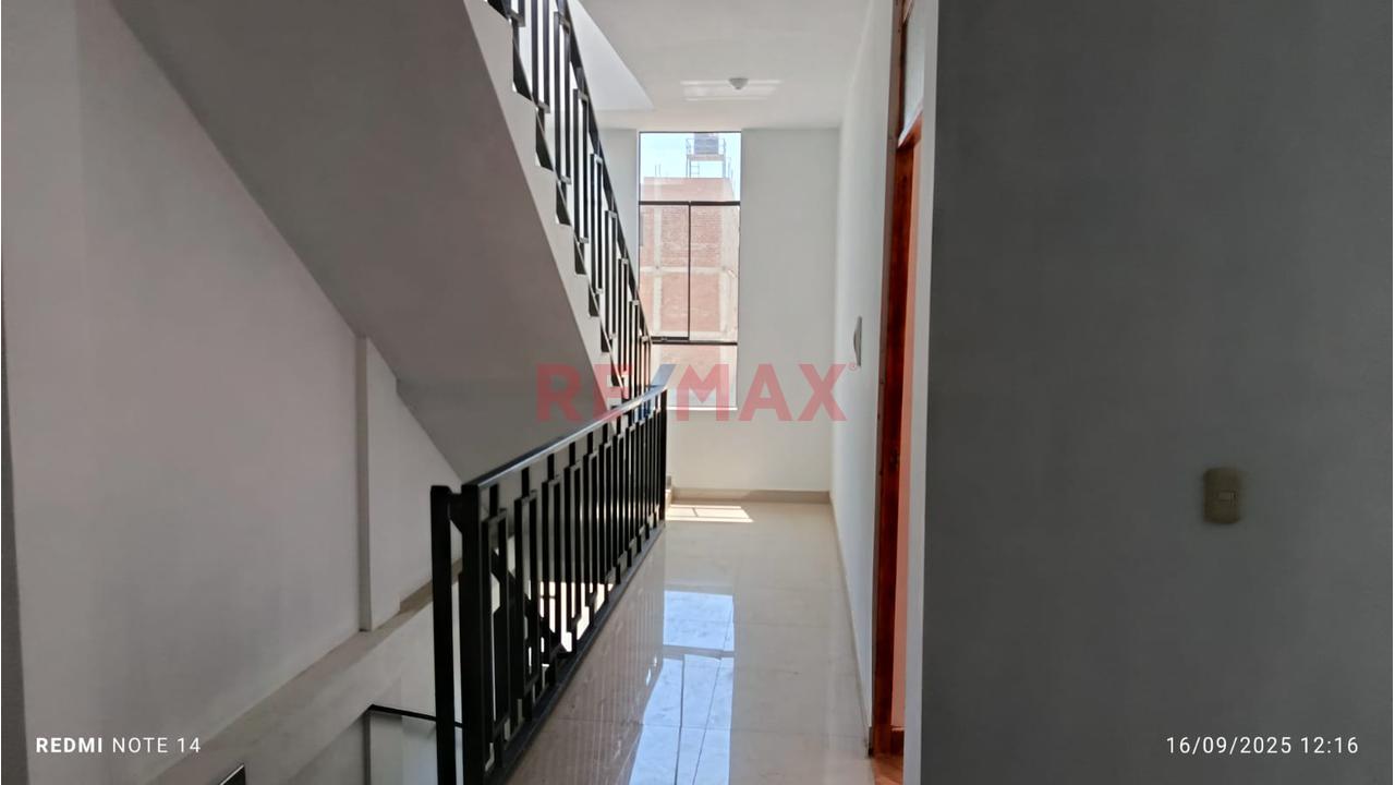 Casa - Local Comercial - Moderna En Venta – Urb. Posada Del Sol | 3 Pisos - 12