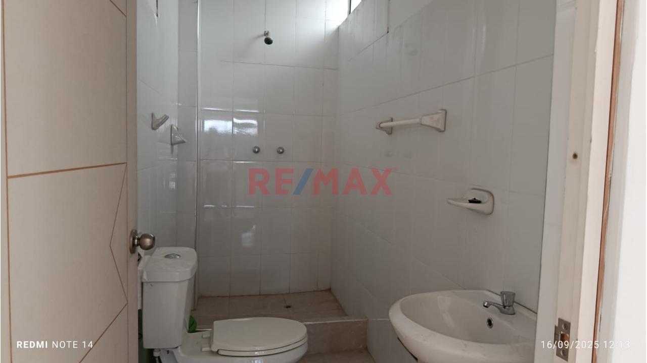Casa - Local Comercial - Moderna En Venta – Urb. Posada Del Sol | 3 Pisos - 5