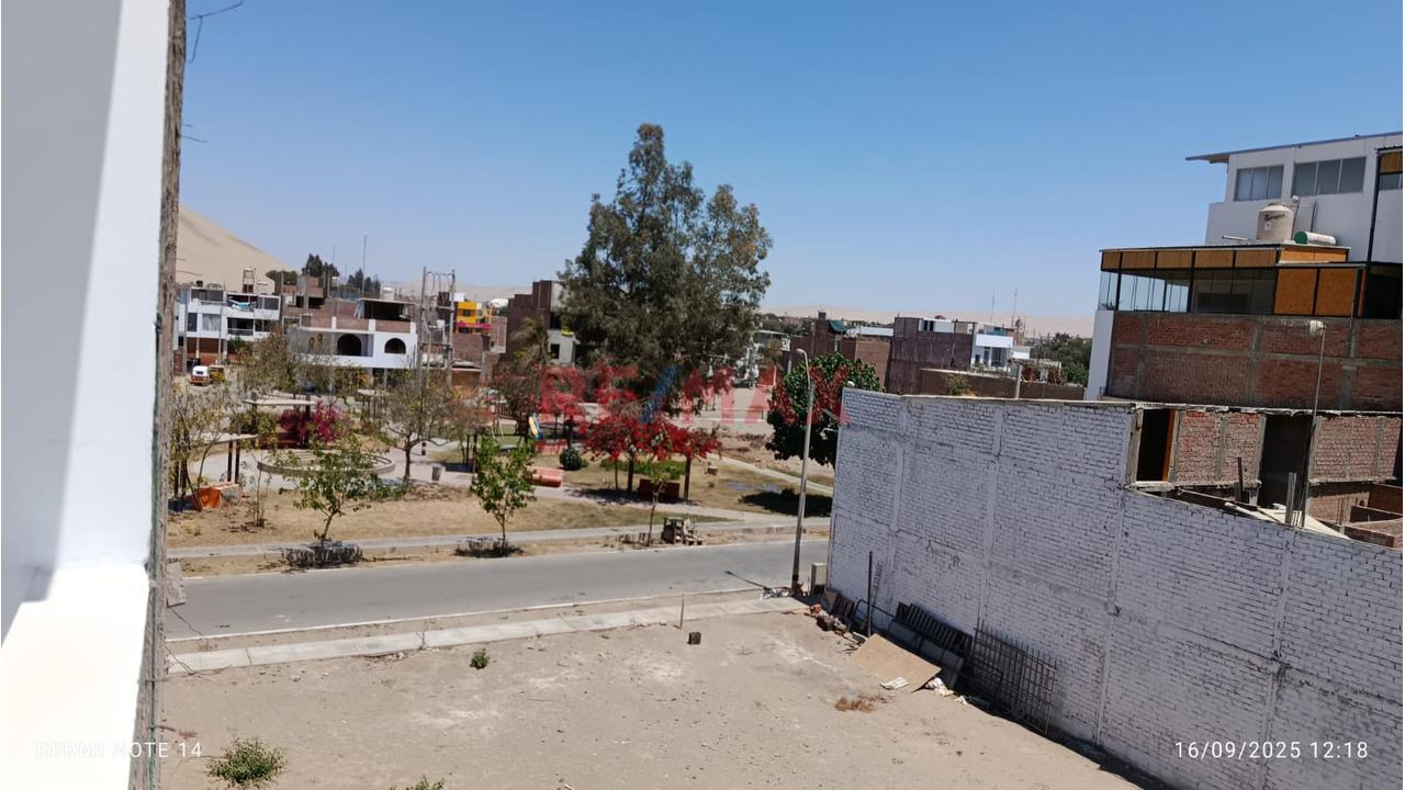 Casa - Local Comercial - Moderna En Venta – Urb. Posada Del Sol | 3 Pisos - 17