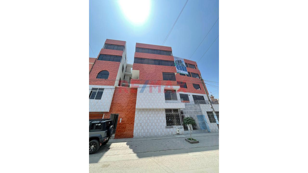 En Venta Casa De 05 Pisos En San Martin De Porres — foto 3