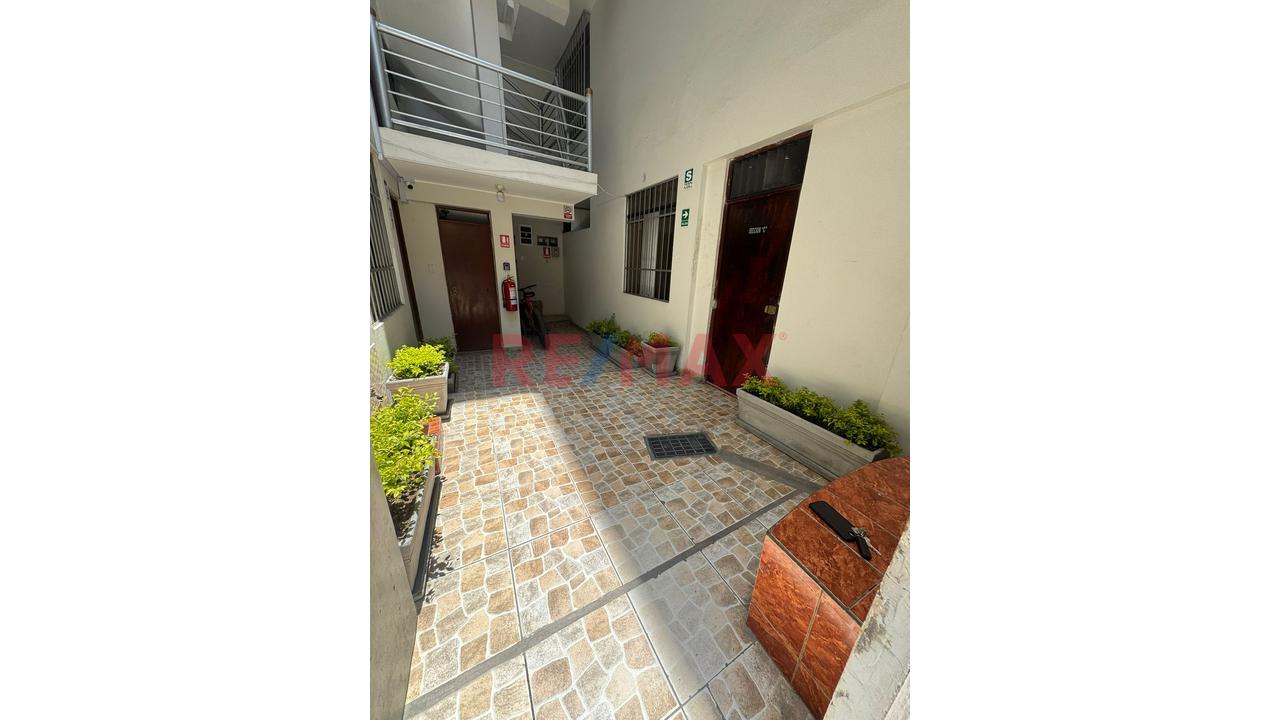 En Venta Casa De 05 Pisos En San Martin De Porres — foto 5