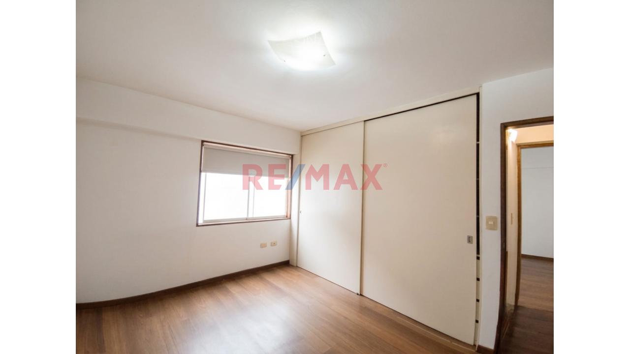 Se Vende Lujoso Y Amplio Duplex 313Mts Con 2 Cocheras Y Deposito En Exclusiva Zona De Surco — foto 14
