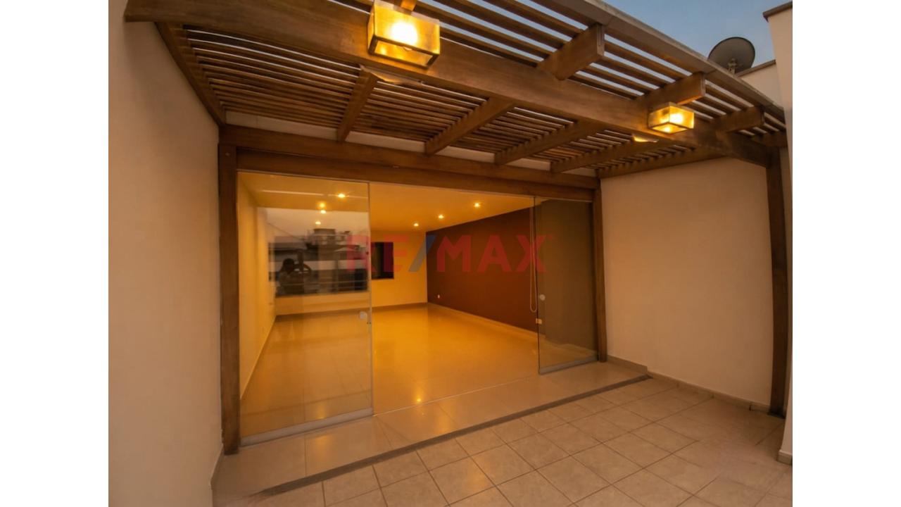 Se Vende Lujoso Y Amplio Duplex 313Mts Con 2 Cocheras Y Deposito En Exclusiva Zona De Surco — foto 5