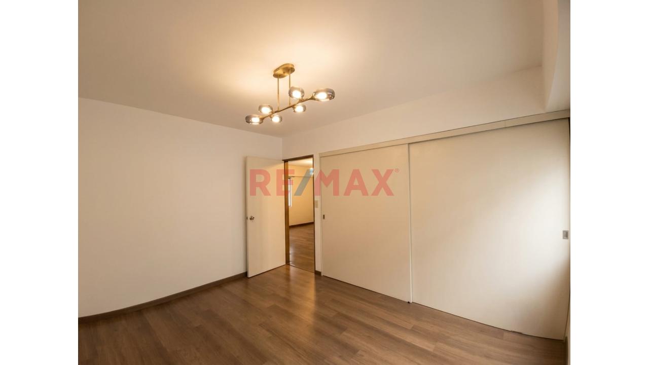 Se Vende Lujoso Y Amplio Duplex 313Mts Con 2 Cocheras Y Deposito En Exclusiva Zona De Surco — foto 13