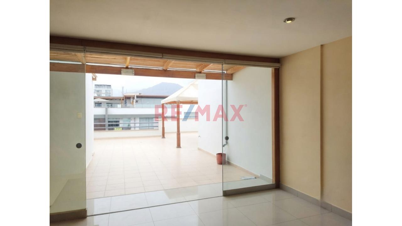 Se Vende Lujoso Y Amplio Duplex 313Mts Con 2 Cocheras Y Deposito En Exclusiva Zona De Surco — foto 6