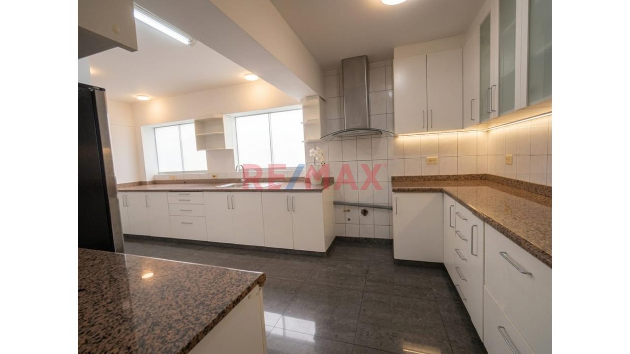 Se Vende Lujoso Y Amplio Duplex 313Mts Con 2 Cocheras Y Deposito En Exclusiva Zona De Surco — foto 10