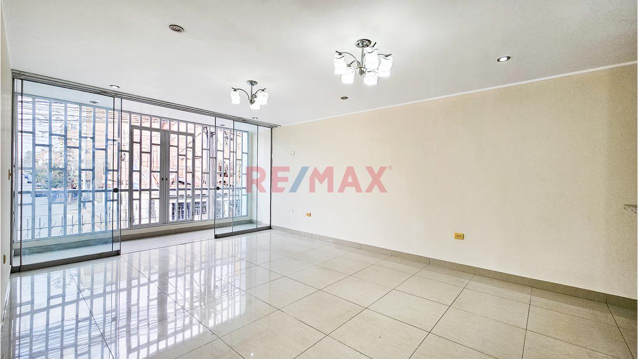 Venta De Departamento En 2° Piso Con Balcón – Urb. Huaquillay — foto 2