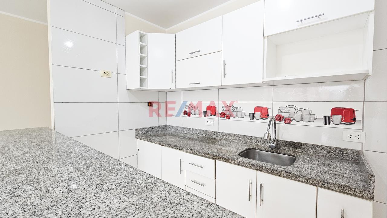 Venta De Departamento En 2° Piso Con Balcón – Urb. Huaquillay — foto 11