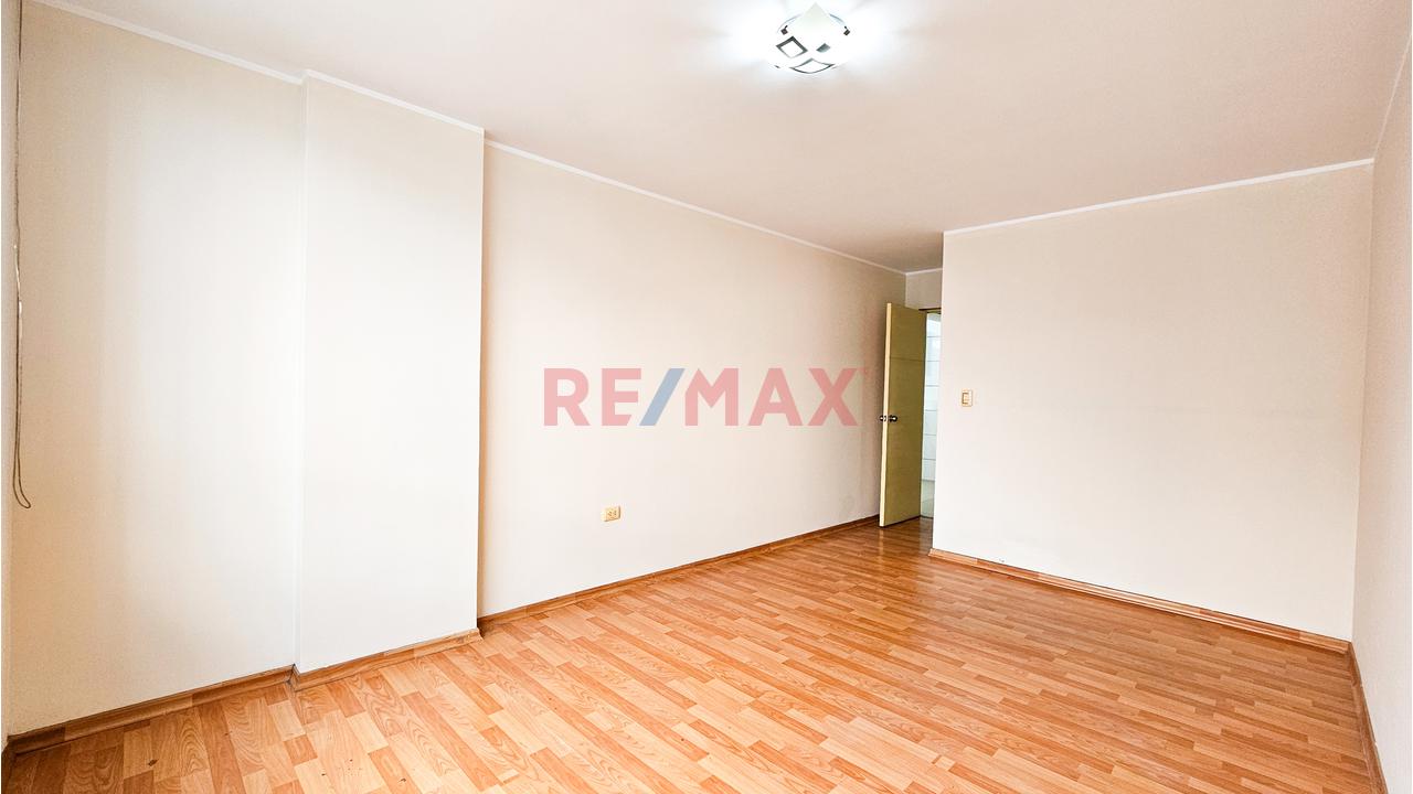 Venta De Departamento En 2° Piso Con Balcón – Urb. Huaquillay — foto 7