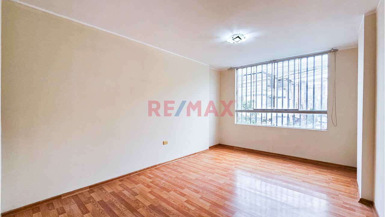 Venta De Departamento En 2° Piso Con Balcón – Urb. Huaquillay — foto 14