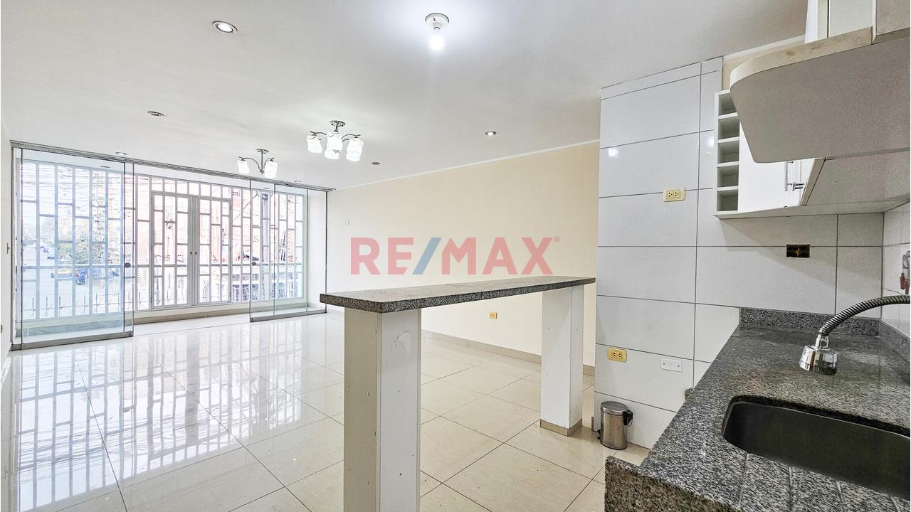 Venta De Departamento En 2° Piso Con Balcón – Urb. Huaquillay — foto 4