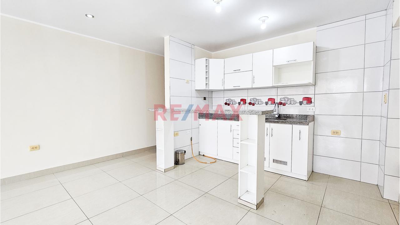 Venta De Departamento En 2° Piso Con Balcón – Urb. Huaquillay — foto 6