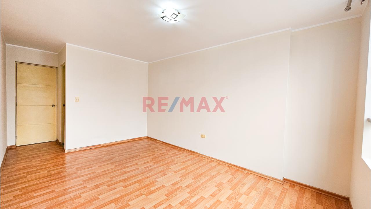 Venta De Departamento En 2° Piso Con Balcón – Urb. Huaquillay — foto 13
