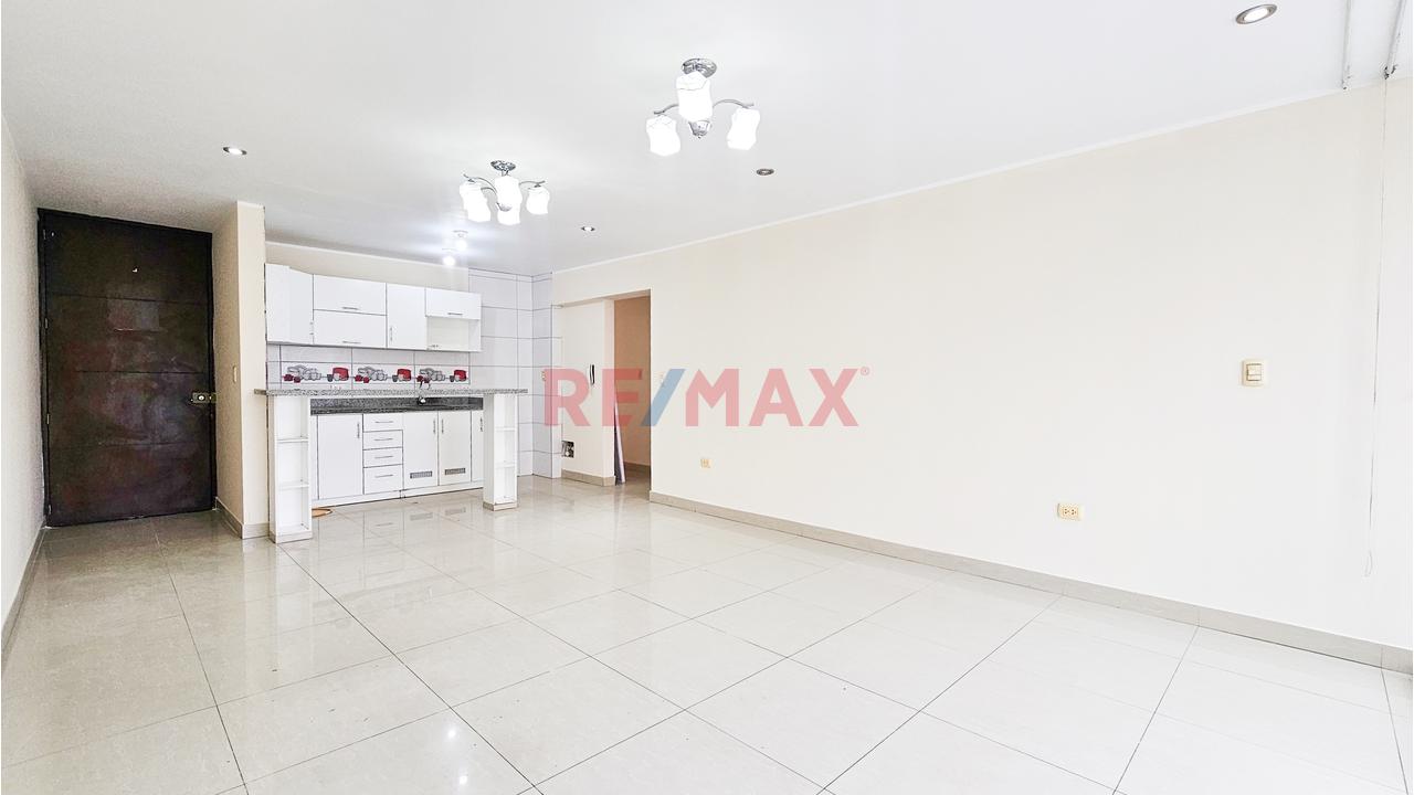 Venta De Departamento En 2° Piso Con Balcón – Urb. Huaquillay — foto 9